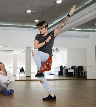 group-of-young-modern-dancers-dancing-in-the-studi-2021-08-29-09-07-50-utc-1-1.jpg